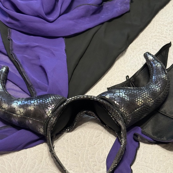 Sexy Maleficent size small - Picture 6 of 13